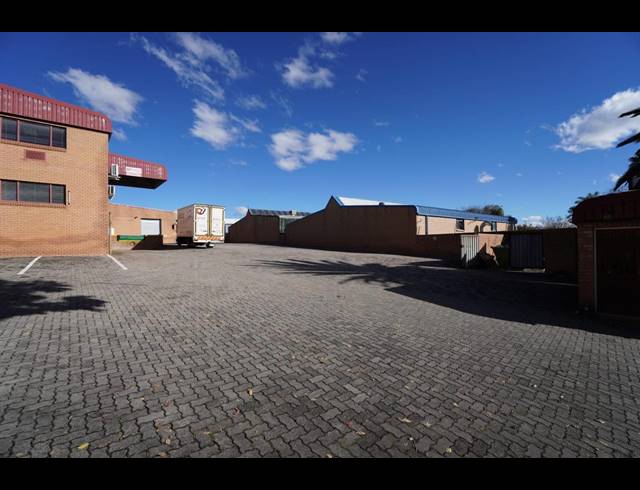 2,148M² WAREHOUSE TO LET IN LASER PARK